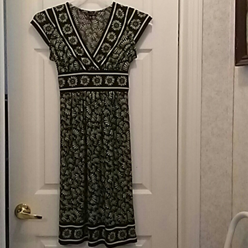 City Triangles Floral Dress - Picture 3 of 4